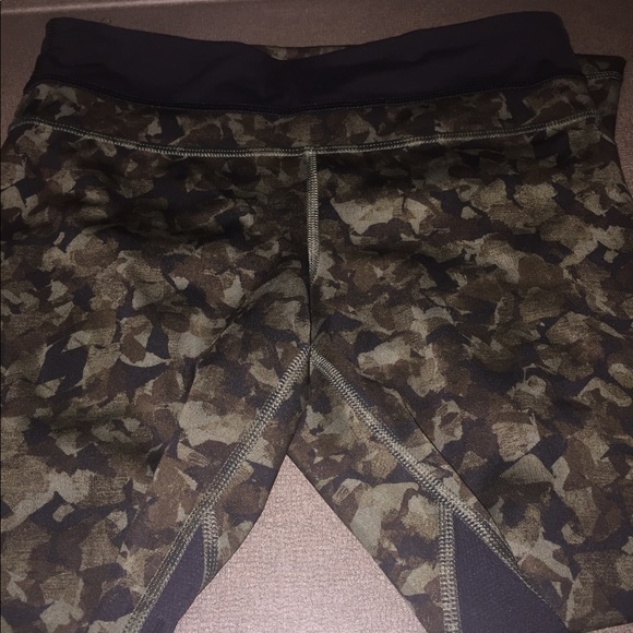 Lululemon Inspire Crop II Camo - Picture 5 of 7